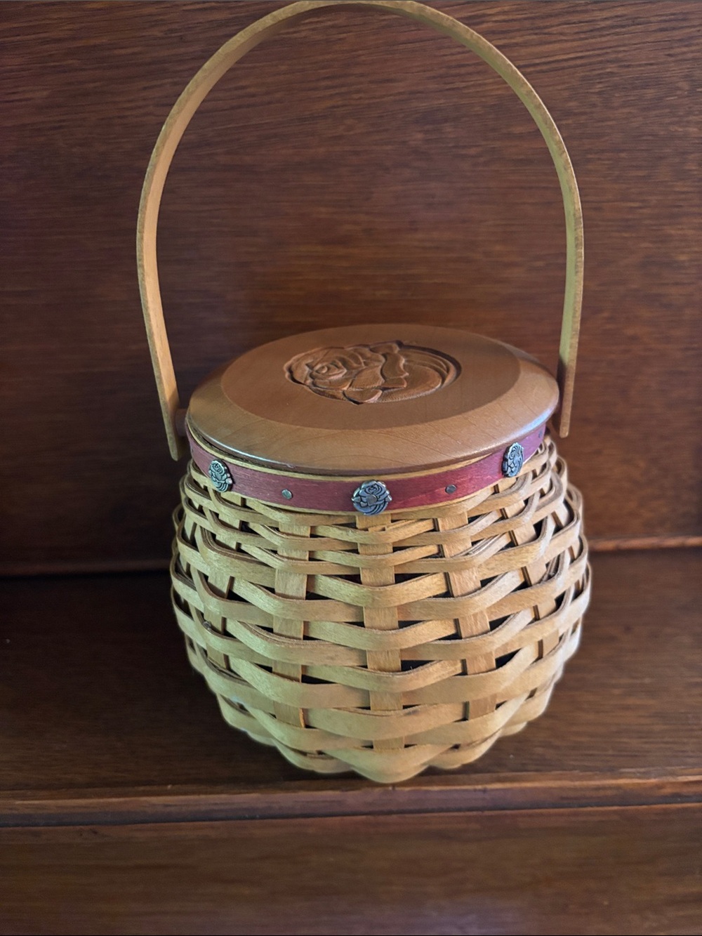 Longaberger 2004 Tournament of Roses Basket with lid, liner, protector.